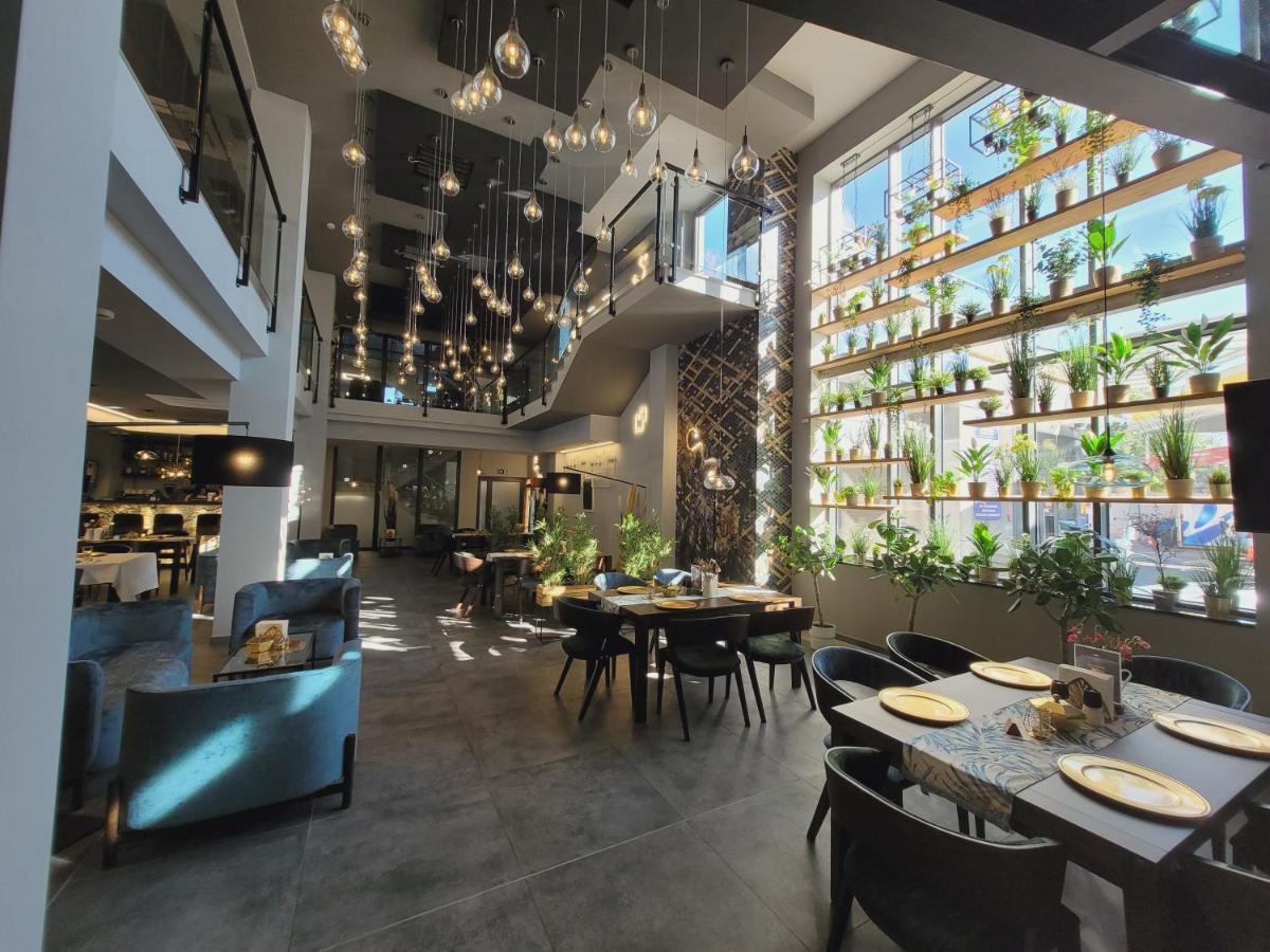 Hotel Sanova Jaroslaw Luaran gambar